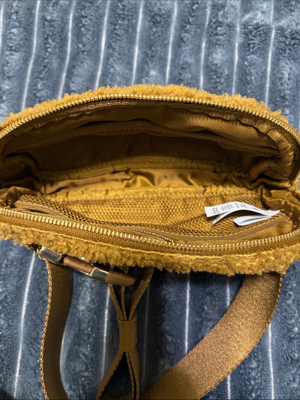 NWOT Lululemon Belt Bag Everywhere Belt Bag 1L Fleece Burnt Caramel Sold Out - Picture 13 of 13